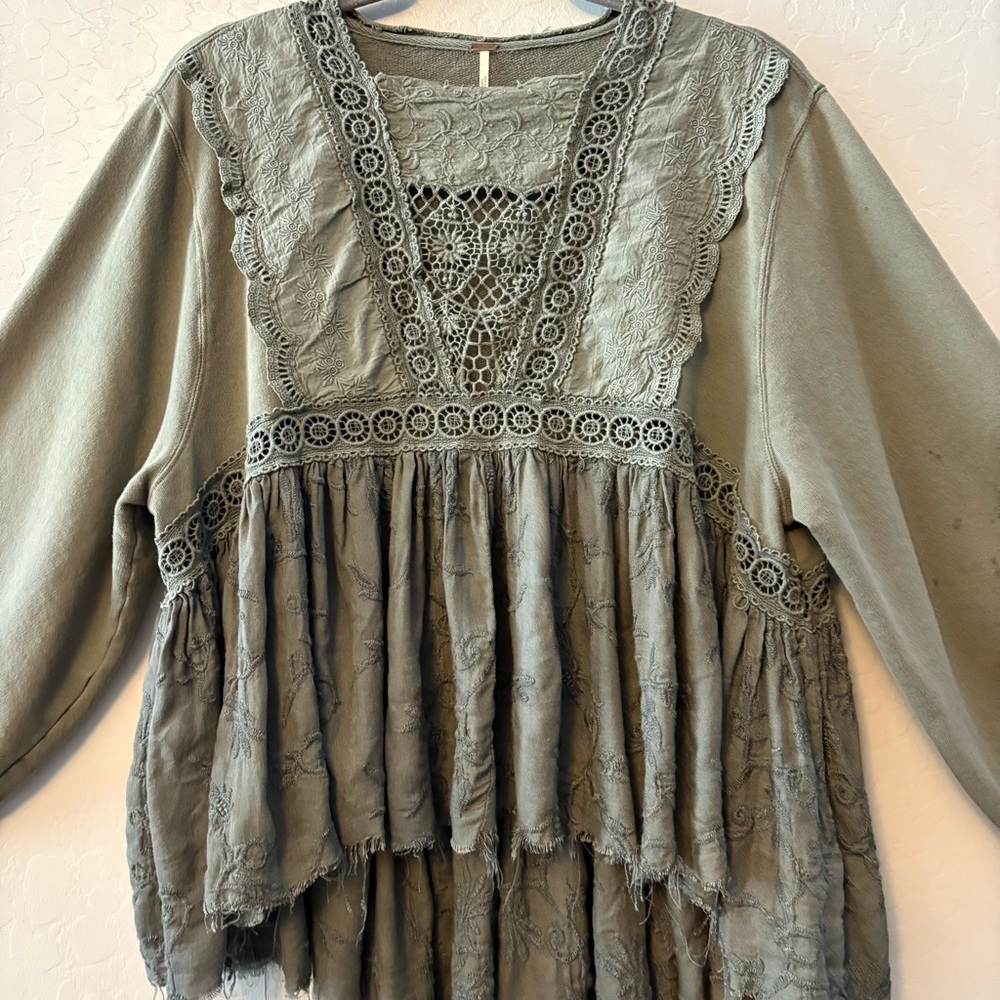 Free People gray embroidered crochet lace floral bohemian blouse top size small - Picture 3 of 16
